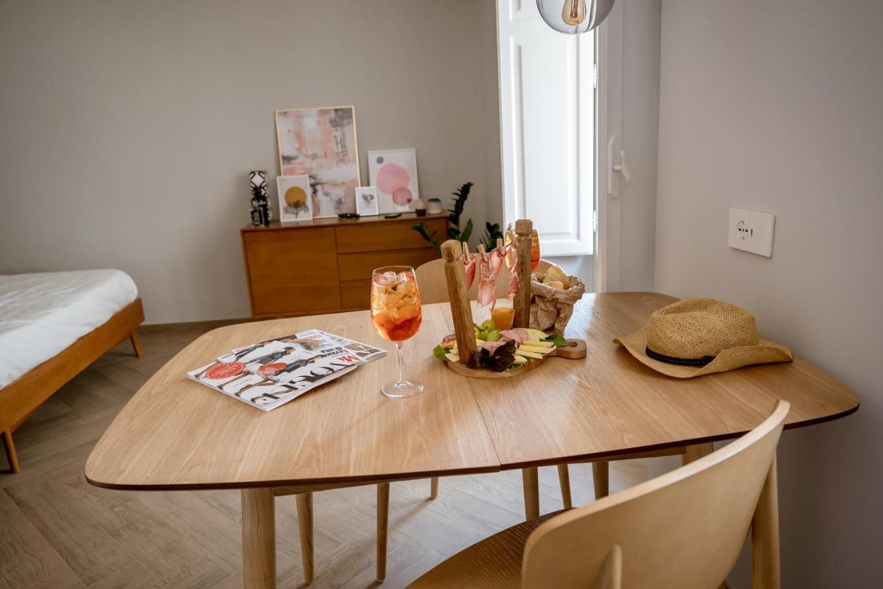 Vetriera41 Apartman Castelbuono Kültér fotó