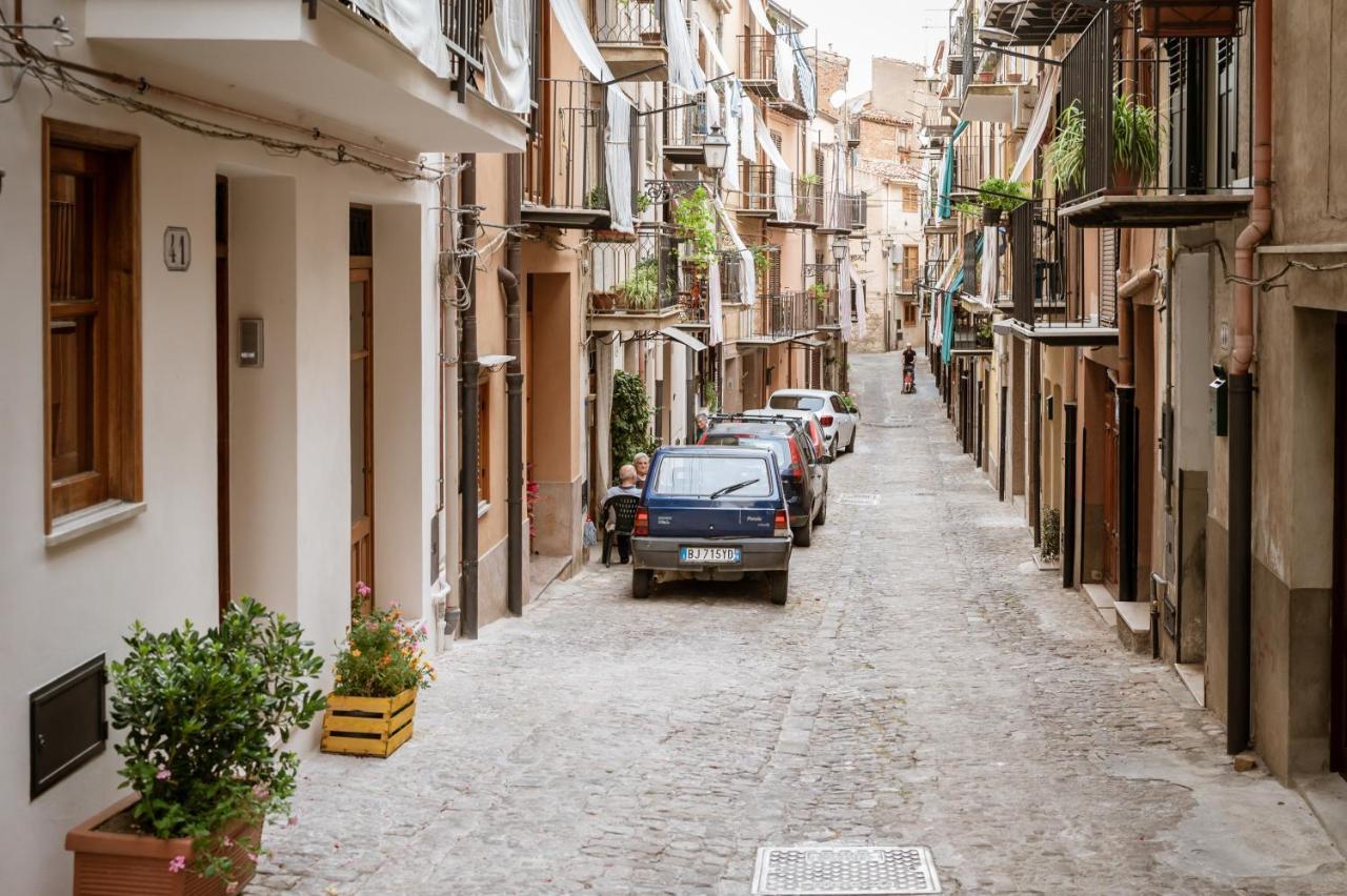 Vetriera41 Apartman Castelbuono Kültér fotó