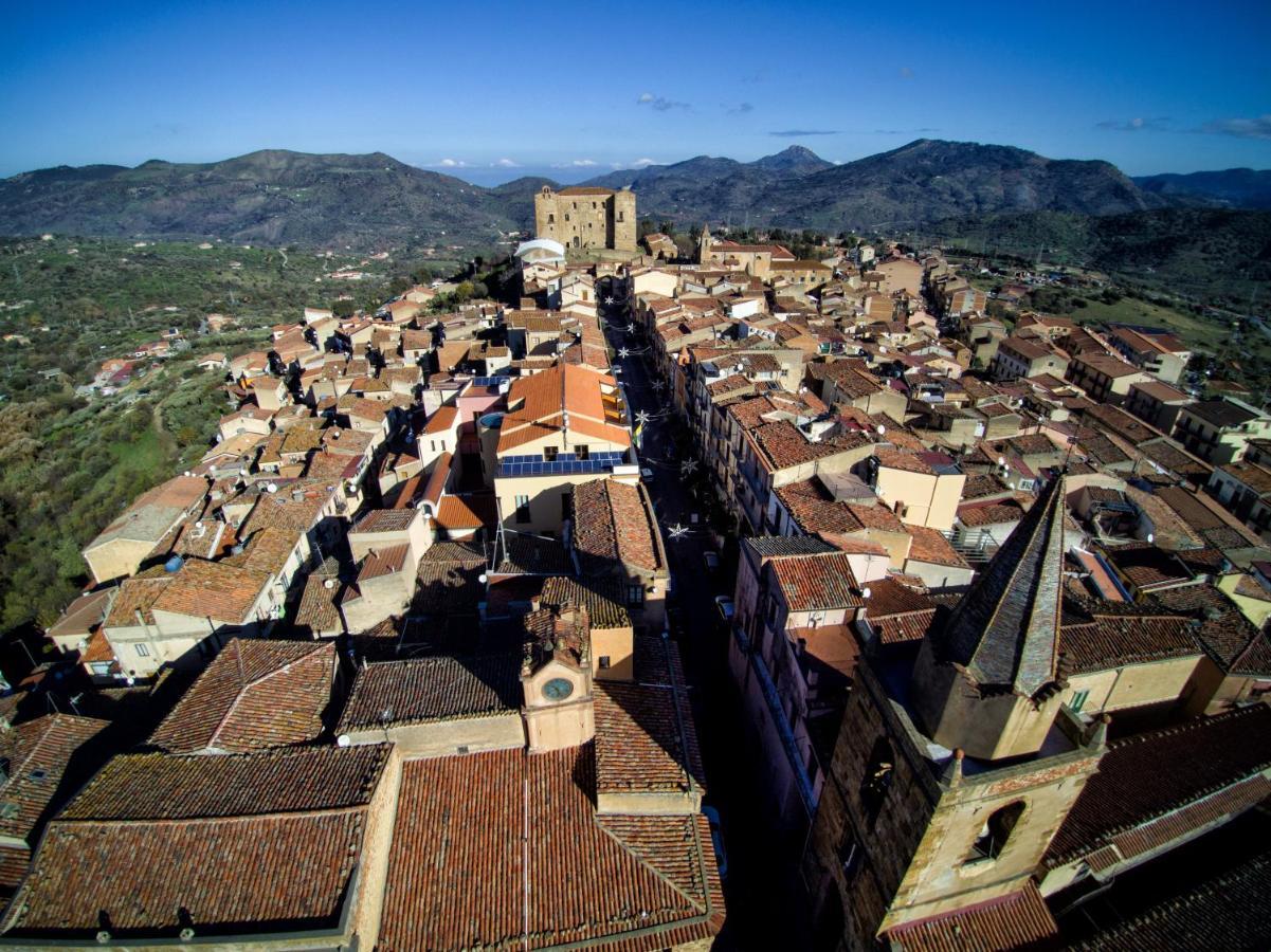 Vetriera41 Apartman Castelbuono Kültér fotó